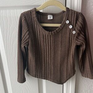 SHEIN Chocolate Ribbed Knit Top with Button Accents & Jeans